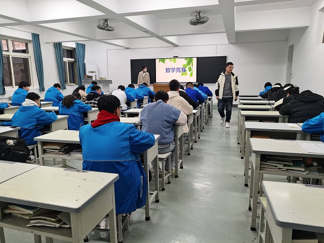 圖為比賽現(xiàn)場 - 副本.jpg