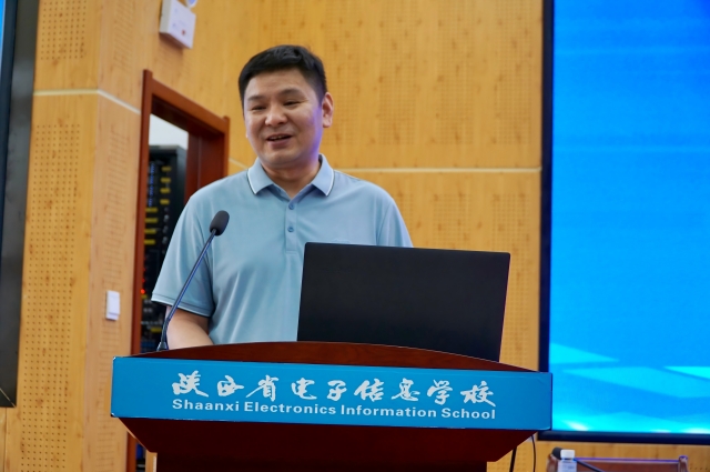 我校優(yōu)秀畢業(yè)生劉金浪發(fā)言(1).jpg