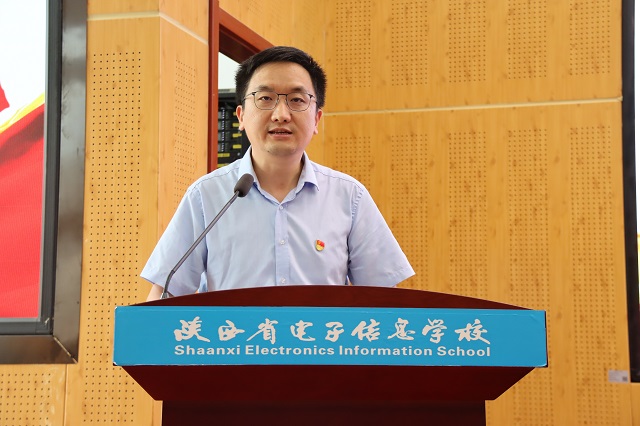 優秀共產黨員許睿發言.jpg