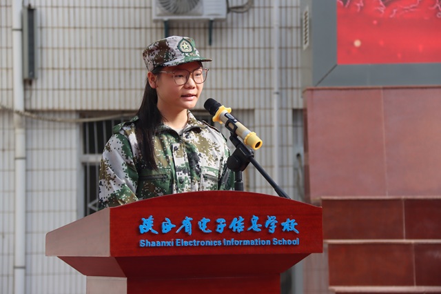 1755759565957866.jpg 藝設2531班沈康代表全體新生發言.jpg