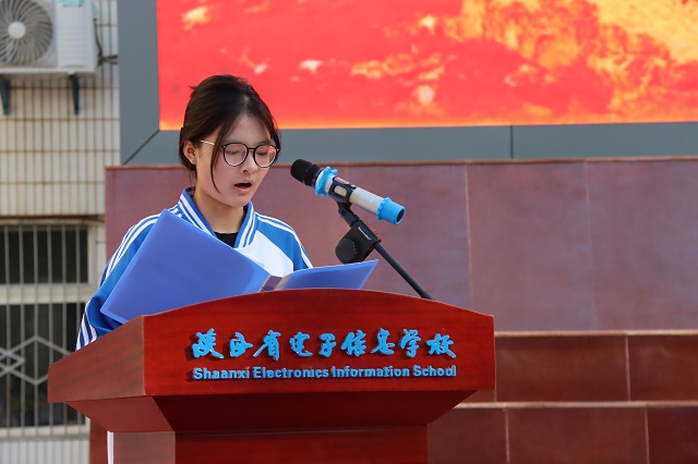 1756711248381940.jpg 計網2331班劉玉靜代表老生發言.jpg