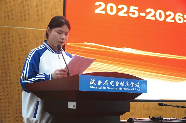 1758787417376469.jpg 學生代表王晨陽發言.jpg