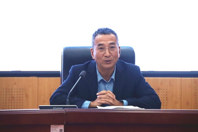 1760171504559443.jpg 黨委副書記、紀委書記盧仁虎從師德師風建設角度提出要求 - 副本.jpg